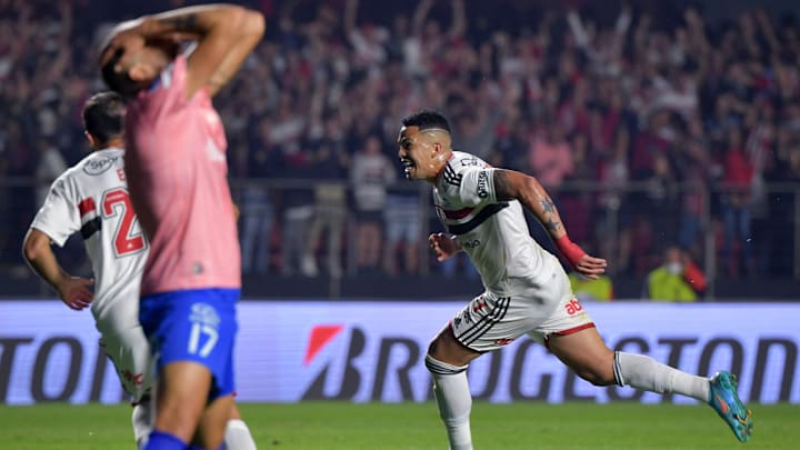 Luciano abriu o placar ainda no primeiro tempo Luciano abriu o placar ainda no primeiro tempo