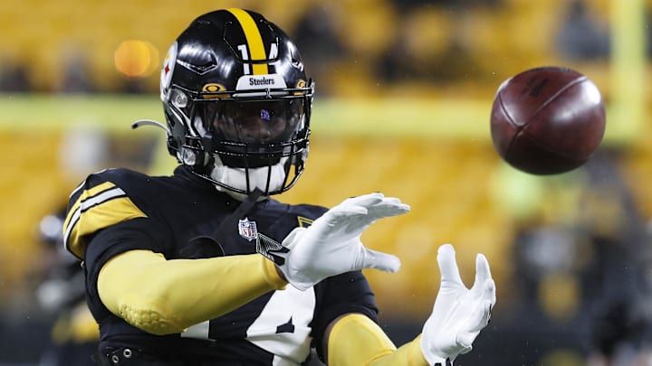 Pittsburgh Steelers wide receiver George Pickens (14)