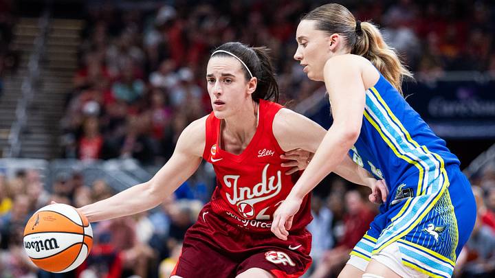 Indiana Fever guard Caitlin Clark (22) dribbles the ball while Dallas Wings guard Paige Bueckers Indiana Fever guard Caitlin Clark (22) dribbles the ball while Dallas Wings guard Paige Bueckers