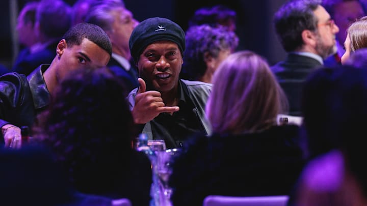 Ronaldinho diz que seu filho acertou com o Barcelona: “Estarei mais presente do que nunca”, diz o antigo camisa 10.
