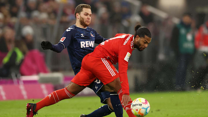 Benno Schmitz im Zweikampf mit Serge Gnabry