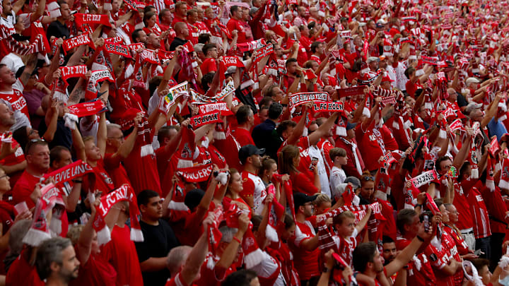 Die Effzeh-Fans sorgen für Stimmung in Nizza Die Effzeh-Fans sorgen für Stimmung in Nizza