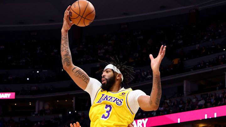 Anthony Davis tiene algunas molestias en la espalda