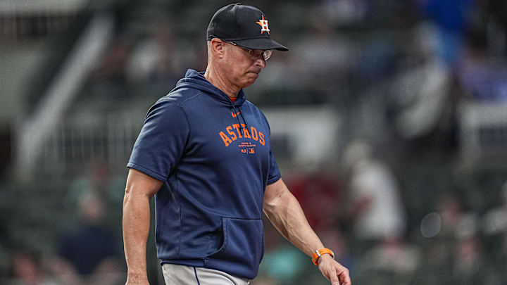 Sep 13, 2025; Cumberland, Georgia, USA; Houston Astros manager Joe Espada (19) on the field during the game against the Atlanta Braves during the eighth inning at Truist Park Sep 13, 2025; Cumberland, Georgia, USA; Houston Astros manager Joe Espada (19) on the field during the game against the Atlanta Braves during the eighth inning at Truist Park