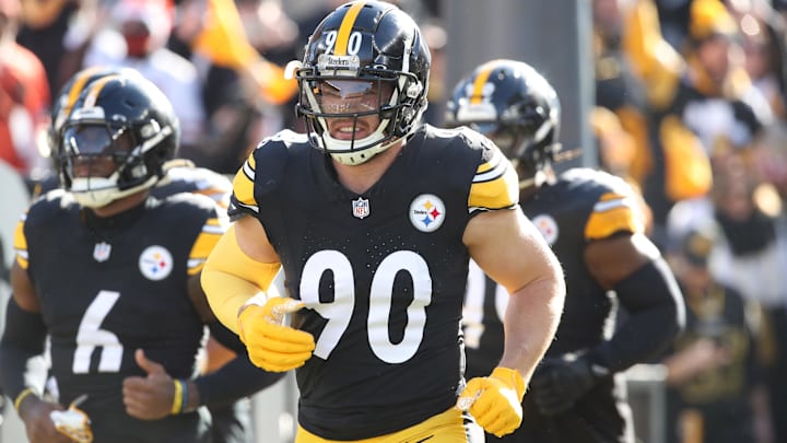 Dec 8, 2024; Pittsburgh, Pennsylvania, USA;  Pittsburgh Steelers linebacker T.J. Watt (90) takes the field against  the Cleveland Browns at Acrisure Stadium. Mandatory Credit: Charles LeClaire-Imagn Images