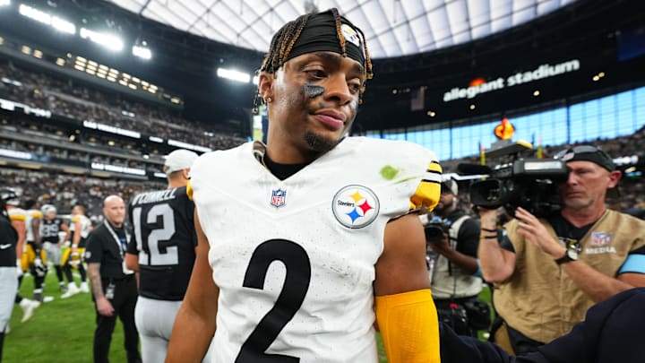NY Jets quarterback Justin Fields