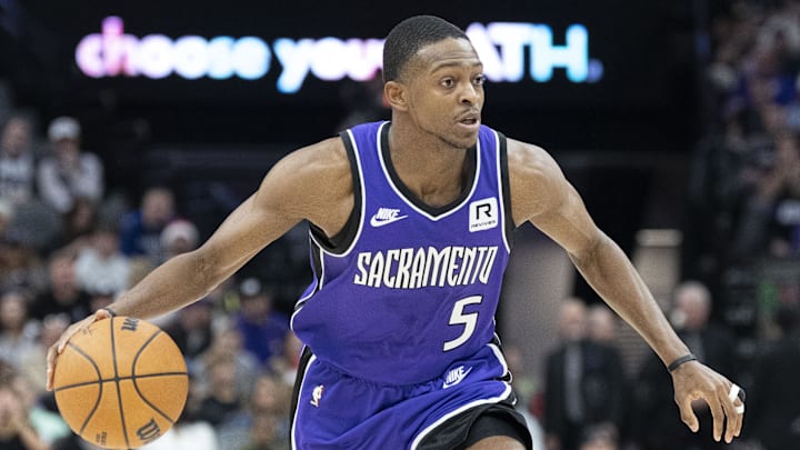 December 22, 2024; Sacramento, California, USA; Sacramento Kings guard De'Aaron Fox (5) dribbles the basketball against the Indiana Pacers during the first quarter at Golden 1 Center. 