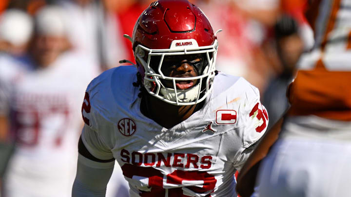 Oct 11, 2025; Dallas, Texas, USA; Oklahoma Sooners defensive lineman R Mason Thomas (32) during the game between the Texas Longhorns and the Oklahoma Sooners at the Cotton Bowl. Mandatory Credit: Jerome Miron-Imagn Images