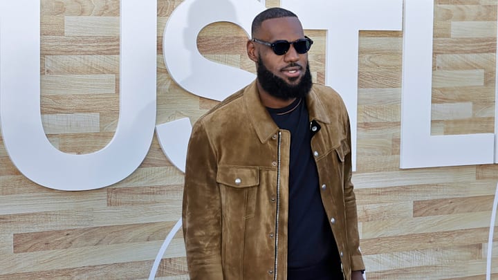 LeBron James obtuvo mas de 120 millones de dólares en la temporada 2021-2022 de NBA