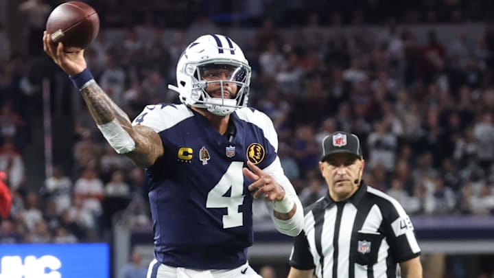 Dallas Cowboys quarterback Dak Prescott throws a pass for a successful two-point conversion against the Chiefs.