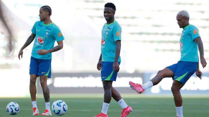 João Pedro deve formar ataque ao lado de Vini Jr