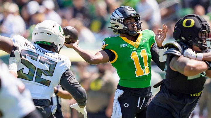 Combat Ducks quarterback Akili Smith Jr. throws a pass during the Oregon Ducks annual spring game on April 25, 2026 at Autzen Stadium in Eugene, Oregon. Combat Ducks quarterback Akili Smith Jr. throws a pass during the Oregon Ducks annual spring game on April 25, 2026 at Autzen Stadium in Eugene, Oregon.