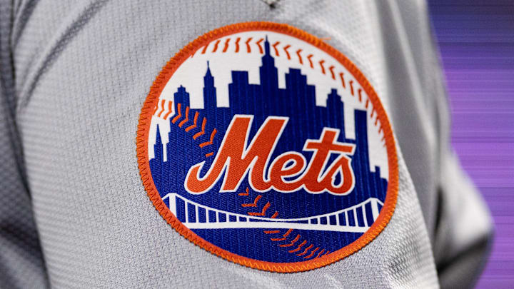 May 15, 2024; Philadelphia, Pennsylvania, USA; New York Mets logo on the sleeve of J.D. Martinez during a game against the Philadelphia Phillies at Citizens Bank Park. Mandatory Credit: Bill Streicher-Imagn Images May 15, 2024; Philadelphia, Pennsylvania, USA; New York Mets logo on the sleeve of J.D. Martinez during a game against the Philadelphia Phillies at Citizens Bank Park. Mandatory Credit: Bill Streicher-Imagn Images