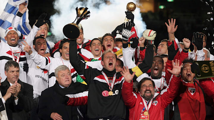 Manto faz parte de coleção eom homenagem ao tri mundial