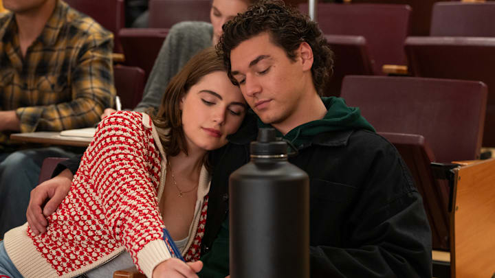 Ella Bright as Hannah Wells and Belmont Cameli as Garrett Graham in Off Campus 
