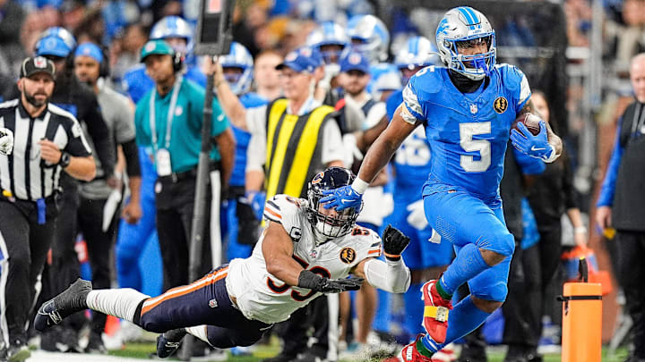 Detroit Lions running back David Montgomery (5) runs against Chicago Bears linebacker T.J. Edwards (53) during the first half at Ford Field in Detroit on Thursday, Nov. 28, 2024. Detroit Lions running back David Montgomery (5) runs against Chicago Bears linebacker T.J. Edwards (53) during the first half at Ford Field in Detroit on Thursday, Nov. 28, 2024.