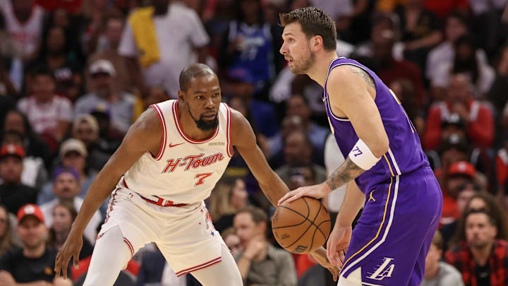 Luka Doncic difícilmente juegue ante los Rockets en el inicio de los playoffs para los Lakers