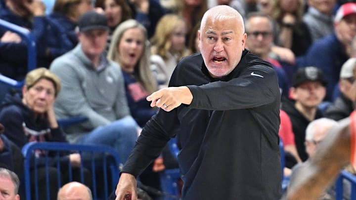 Jan 28, 2025; Spokane, Washington, USA; Oregon State Beavers head coach Wayne Tinkle directs his team during a game against the Gonzaga Bulldogs in the first half at McCarthey Athletic Center. Mandatory Credit: James Snook-Imagn Images Jan 28, 2025; Spokane, Washington, USA; Oregon State Beavers head coach Wayne Tinkle directs his team during a game against the Gonzaga Bulldogs in the first half at McCarthey Athletic Center. Mandatory Credit: James Snook-Imagn Images