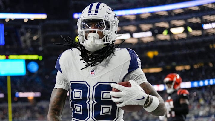 Dallas Cowboys wide receiver CeeDee Lamb makes a touchdown over the Cincinnati Bengals in the first quarter during Monday Night Football at AT&T Stadium.