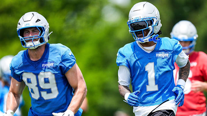 Detroit Lions wide receiver Jameson Williams (1), center, and tight end Brock Wright (89) practice during OTA 
