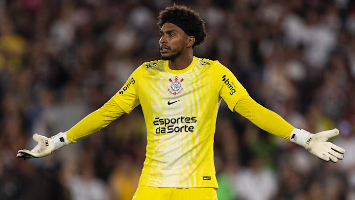 Hugo Souza é xodó da torcida alvinegra