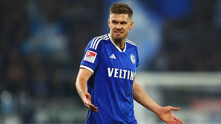 Simon Terodde saß zunächst nur auf der Bank (Archivbild)