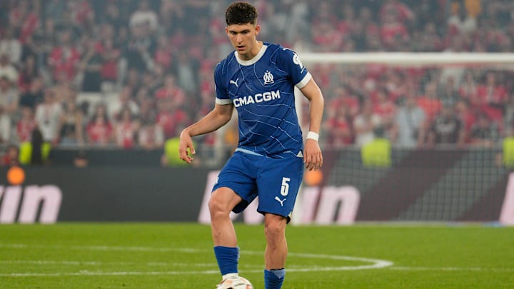 Leonardo Balerdi va enchaîner.