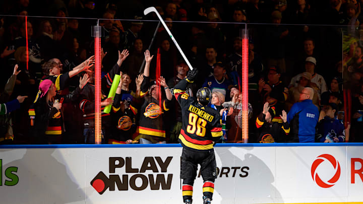 Chicago Blackhawks v Vancouver Canucks
