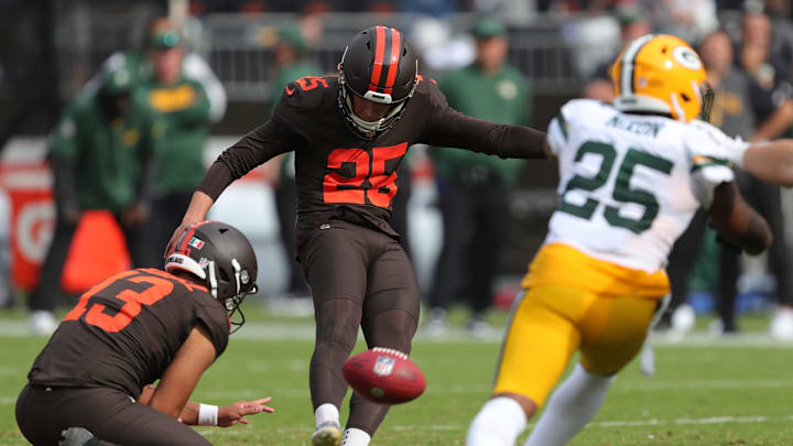 Cleveland Browns kicker Andre Szmyt (25) kicks the game-winning field goal against the Green Bay Packers. Cleveland Browns kicker Andre Szmyt (25) kicks the game-winning field goal against the Green Bay Packers.