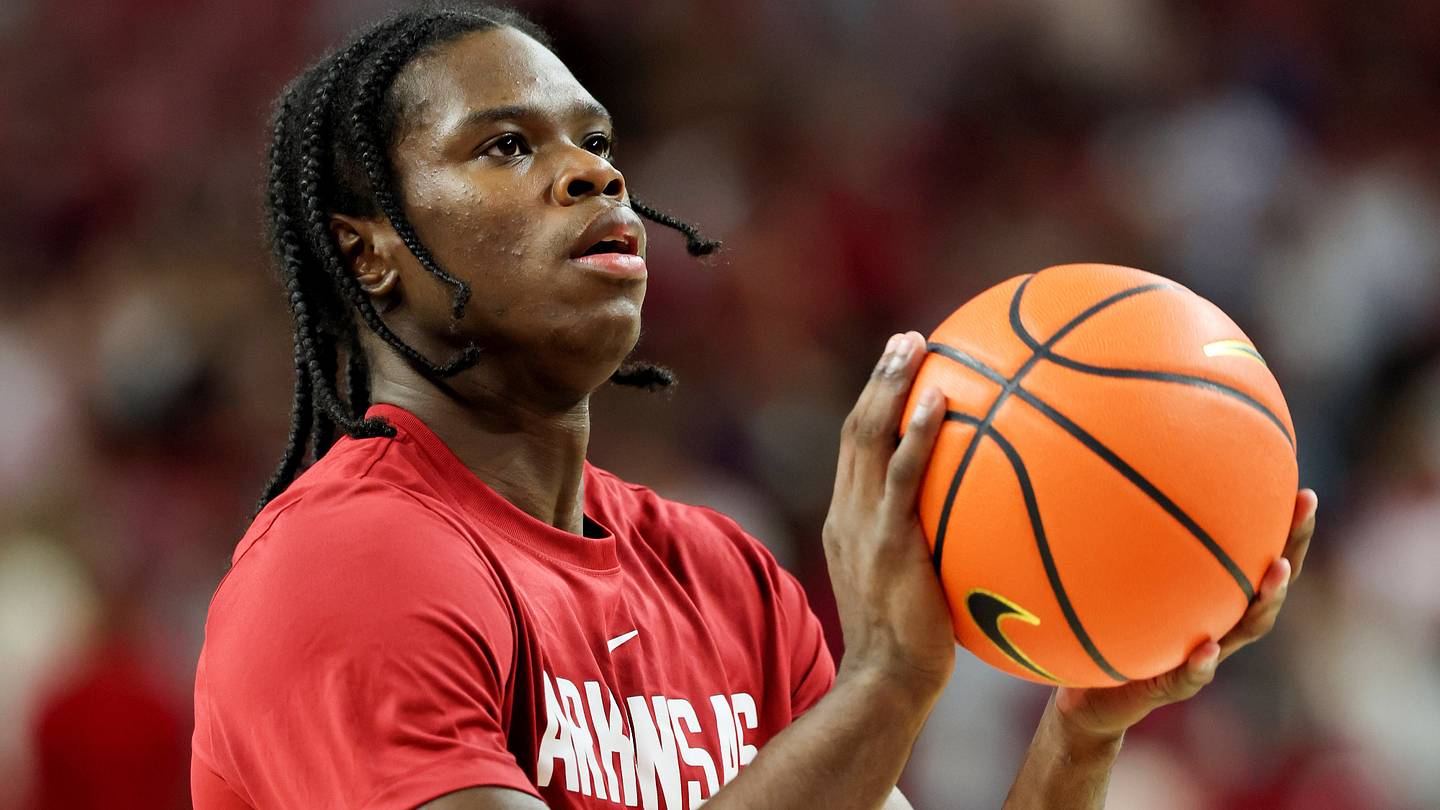 Arkansas Leads Memphis 48-34 at halftime in exhibition game