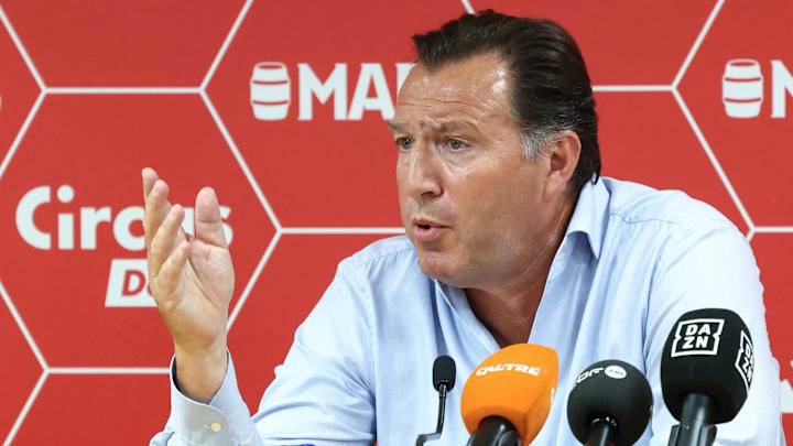Marc WIlmots bei seiner Vorstellung in Lüttich. Arbeitet er bald wieder mit Karel Geraerts zusammen?