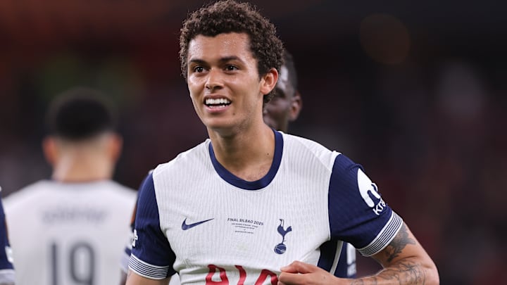 Tottenham a pris l'avantage en finale de Ligue Europa. Tottenham a pris l'avantage en finale de Ligue Europa.