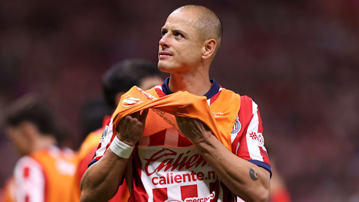 Javier 'Chicharito' Hernández no estará presente en el debut de Chivas contra Santos Laguna por una suspensión