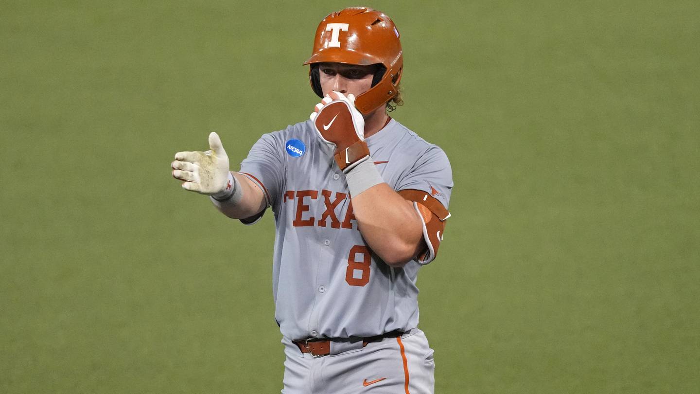 OmaHorns: No. 6 Texas Defeats No. 11 Oregon to Reach College