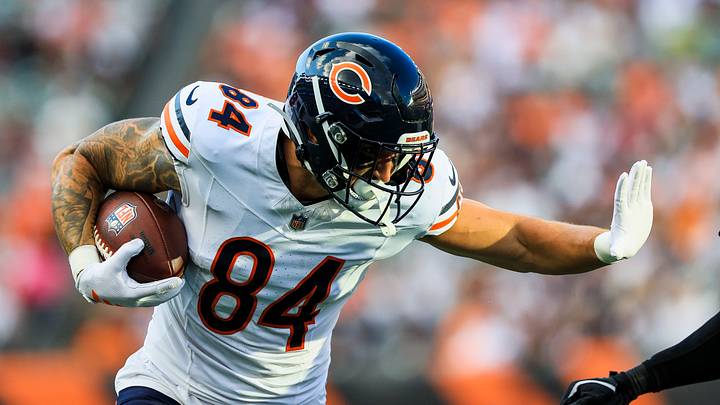 Chicago Bears TE Colston Loveland carries the ball against the Cincinnati Bengals. Mandatory Credit: Katie Stratman-Imagn Images