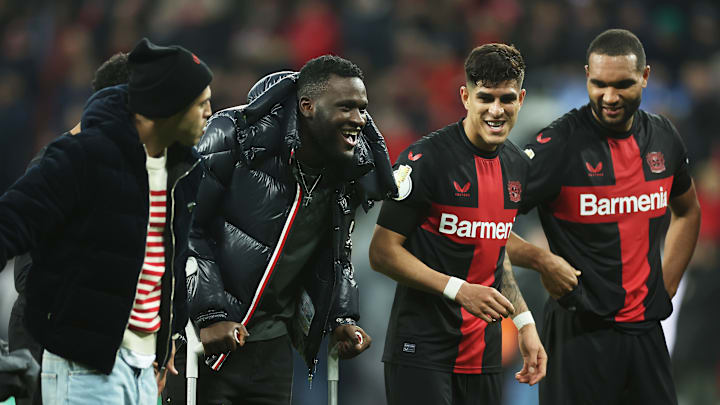 Voll im Zeitplan: Victor Boniface (2. v. l.)