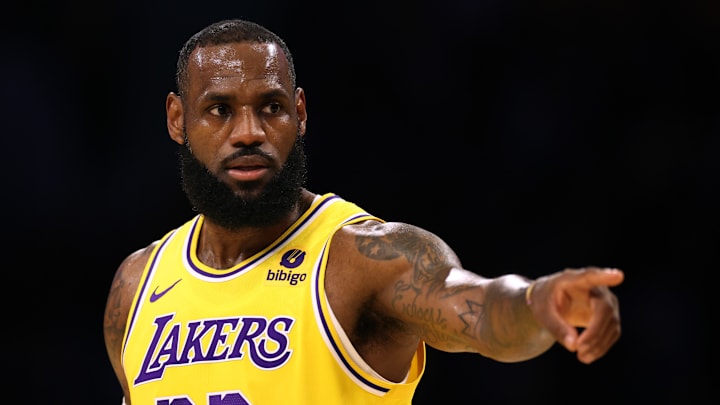 James terminó con 12 puntos
