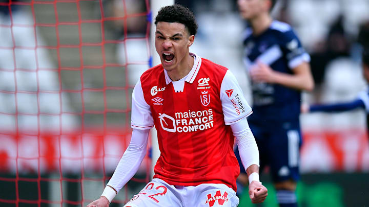 Hugo Ekitike avec le Stade de Reims.