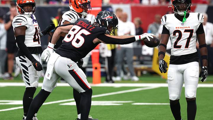 Sep 20, 2026; Houston, Texas, USA; Houston Texans tight end Dalton Schultz (86) celebrates a first down during the second quarter against the Cincinnati Bengals at Reliant Stadium. Mandatory Credit: Thomas Shea-Imagn Images Sep 20, 2026; Houston, Texas, USA; Houston Texans tight end Dalton Schultz (86) celebrates a first down during the second quarter against the Cincinnati Bengals at Reliant Stadium. Mandatory Credit: Thomas Shea-Imagn Images