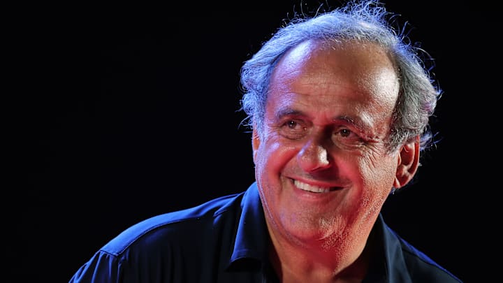 Michel Platini est un très grand joueur français. 