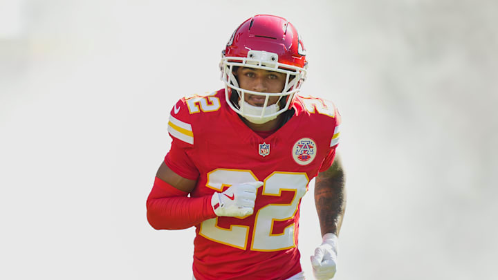 Los Angeles Rams aseguraron por mucho tiempo a un Trent McDuffie  ganador de dos Super Bowls