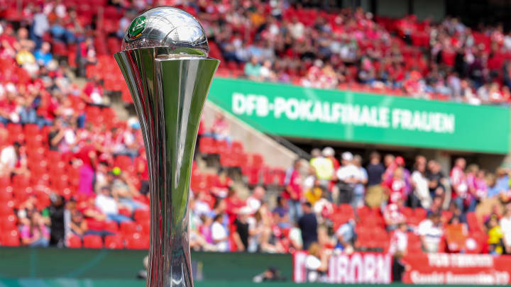 Der DFB-Pokal der Frauen. Der DFB-Pokal der Frauen.