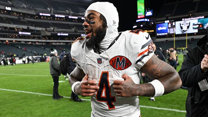 Chicago Bears running back D'Andre Swift (4) walks off the field after the game against the Philadelphia Eagles at Lincoln Financial Field. Mandatory Credit: Eric Hartline-Imagn Images Chicago Bears running back D'Andre Swift (4) walks off the field after the game against the Philadelphia Eagles at Lincoln Financial Field. Mandatory Credit: Eric Hartline-Imagn Images
