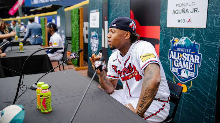 Acuña Jr. atendió a los medios en el Juego de Estrellas