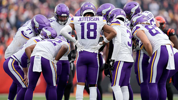 Minnesota Vikings players huddling up