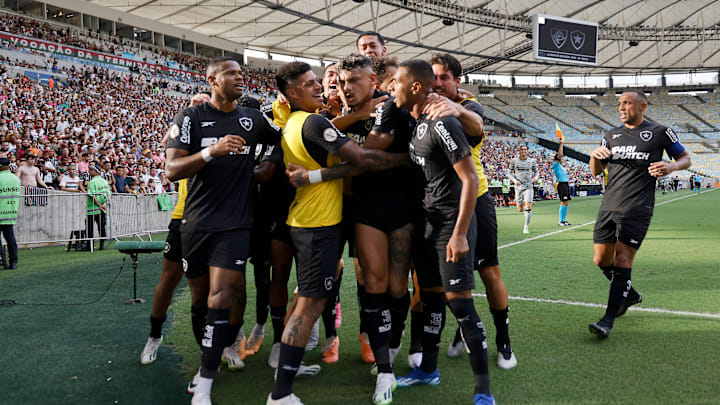 Botafogo se aproveitou de desorganização do Fluminense e venceu bem no Maracanã