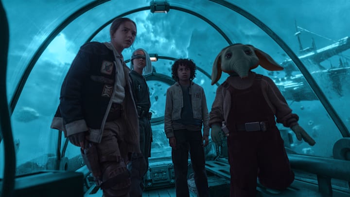(L-R) Fern (Ryan Kiera Armstrong), KB (Kyriana Kratter), Wim (Ravi Cabot-Conyers), Neel (Robert Timothy Smith) in Lucasfilm’s STAR WARS: SKELETON CREW, exclusively on Disney+. Photo by Matt Kennedy. ©2024 Lucasfilm Ltd. & TM. All Rights Reserved.