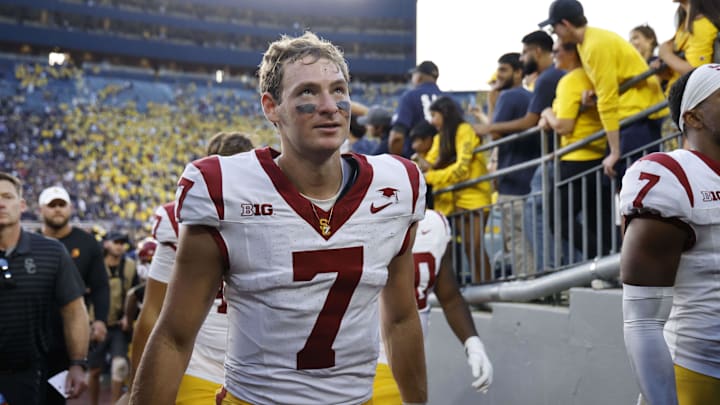Sep 21, 2024; Ann Arbor, Michigan, USA; USC Trojans quarterback Miller Moss (7) walks off the field after the game against the Michigan Wolverines at Michigan Stadium. Mandatory Credit: Rick Osentoski-Imagn Images Sep 21, 2024; Ann Arbor, Michigan, USA; USC Trojans quarterback Miller Moss (7) walks off the field after the game against the Michigan Wolverines at Michigan Stadium. Mandatory Credit: Rick Osentoski-Imagn Images