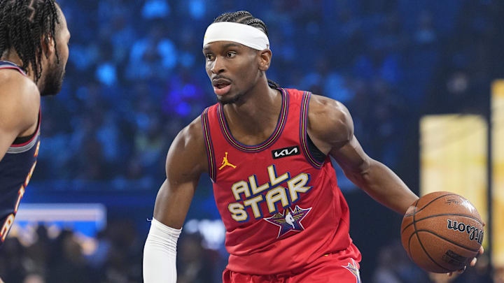 Feb 16, 2025; San Francisco, CA, USA; Chuck’s Global Stars guard Shai Gilgeous-Alexander (2) of the Oklahoma City Thunder controls the ball during the 2025 NBA All Star Game at Chase Center.