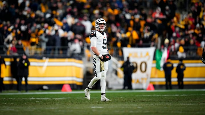 Cincinnati Bengals quarterback Joe Burrow (9) watches a replay on the video board as the Bengals prepare to kick the ball away in the third quarter of of the NFL Week 11 game between the Pittsburgh Steelers and the Cincinnati Bengals at Acrisure Stadium in Pittsburgh on Sunday, Nov. 20, 2022. The Bengals won 37-30.
Cincinnati Bengals At Pittsburgh Steelers Week 11 Cincinnati Bengals quarterback Joe Burrow (9) watches a replay on the video board as the Bengals prepare to kick the ball away in the third quarter of of the NFL Week 11 game between the Pittsburgh Steelers and the Cincinnati Bengals at Acrisure Stadium in Pittsburgh on Sunday, Nov. 20, 2022. The Bengals won 37-30.
Cincinnati Bengals At Pittsburgh Steelers Week 11